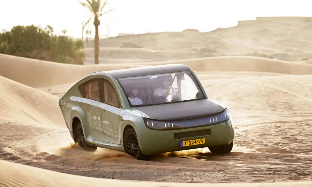 Θριαμβευτικό test drive στη Σαχάρα για το πρώτο εκτός δρόμου ηλιακό όχημα του κόσμου